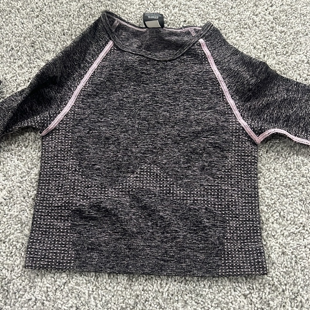 PINK workout top - Picture 3 of 4